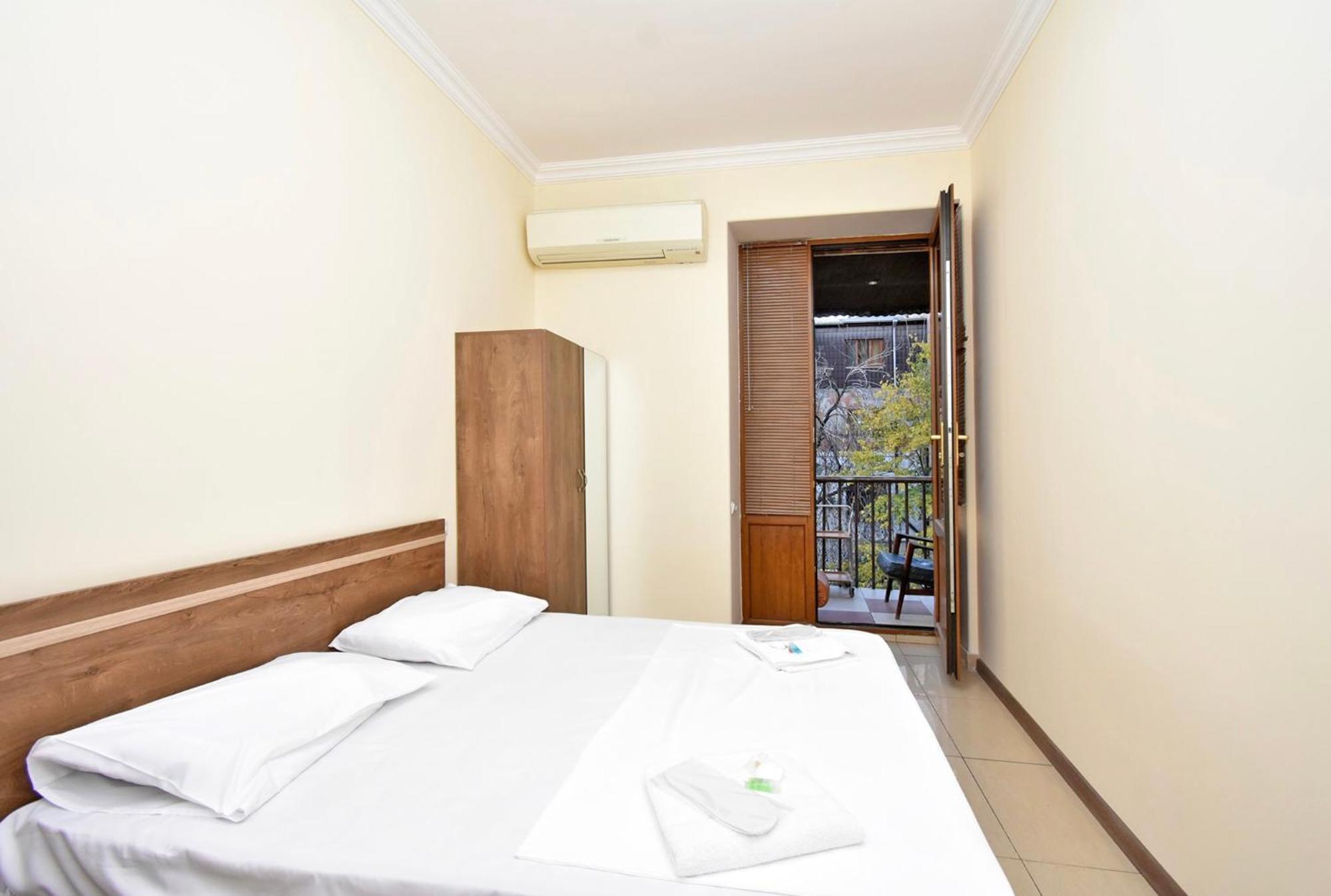 Hotel Costa Erevan Esterno foto