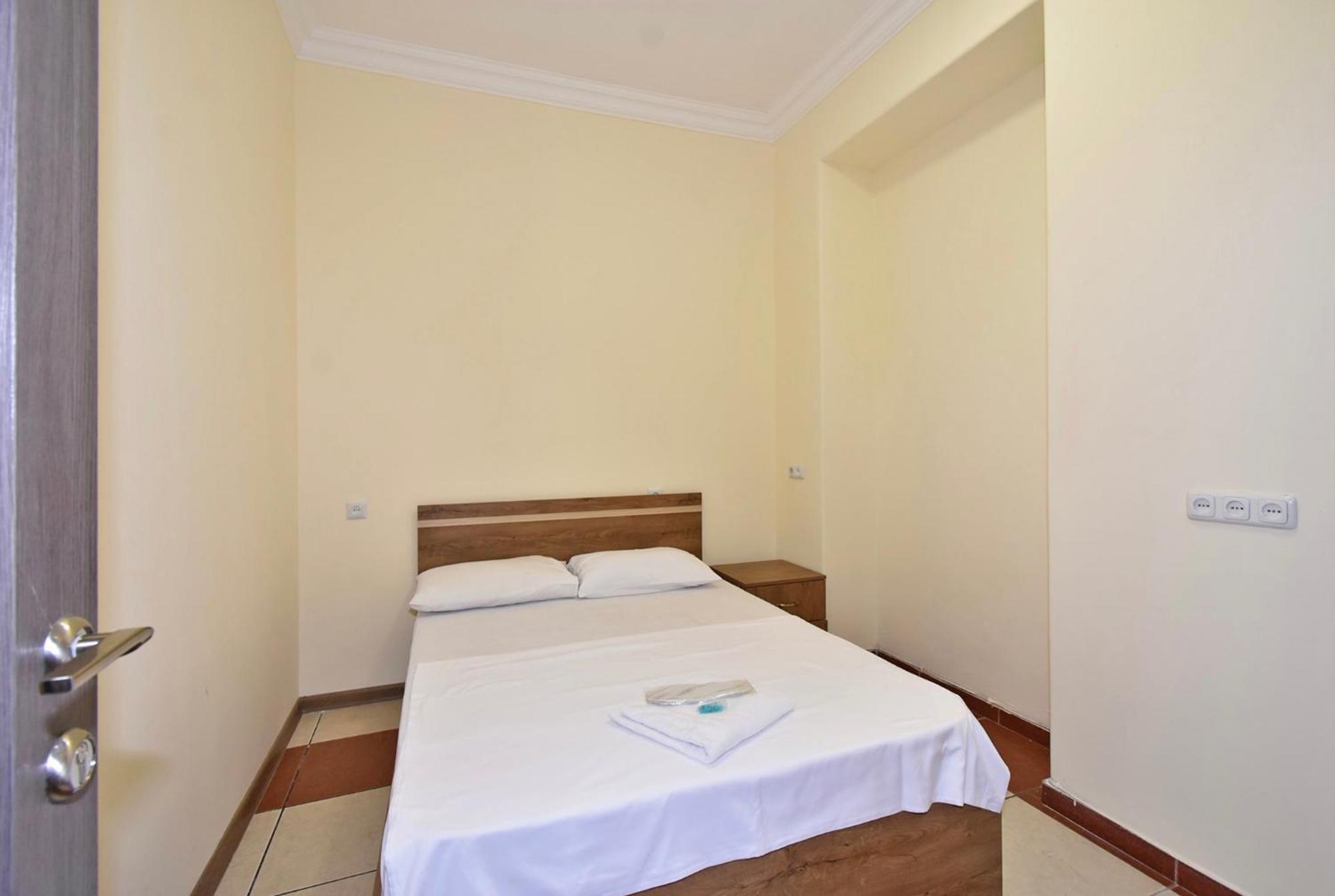 Hotel Costa Erevan Esterno foto