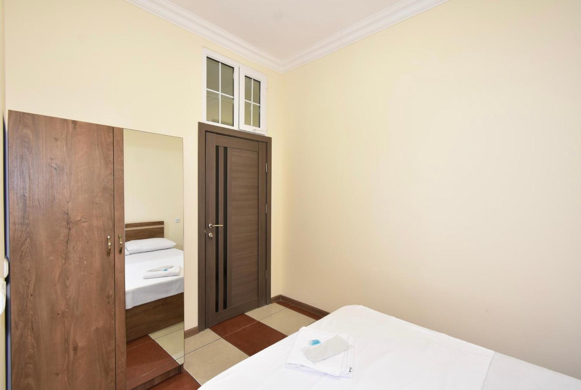 Hotel Costa Erevan Esterno foto
