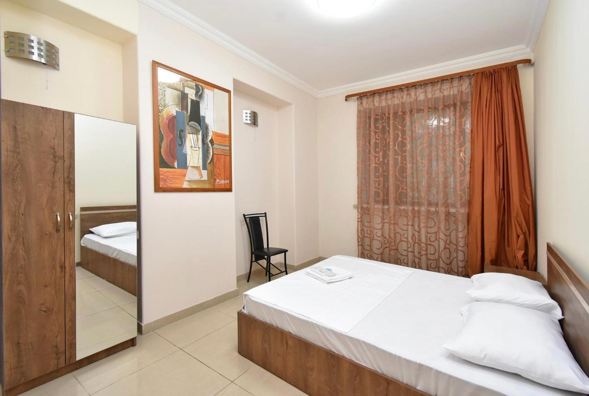 Hotel Costa Erevan Esterno foto