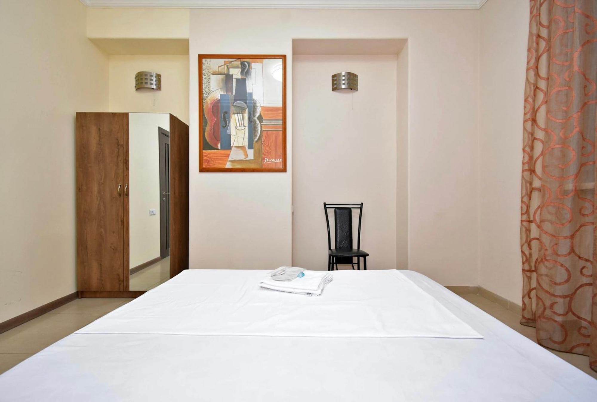Hotel Costa Erevan Esterno foto