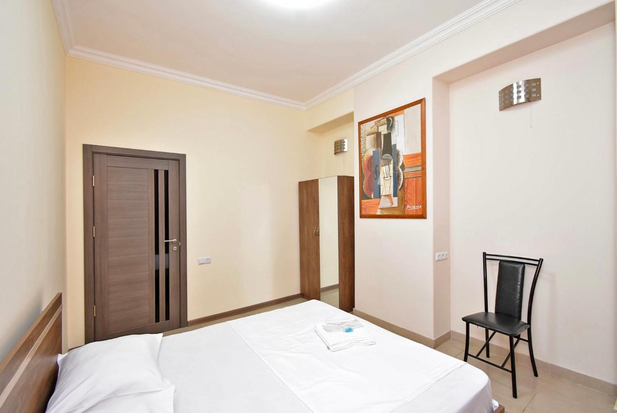 Hotel Costa Erevan Esterno foto