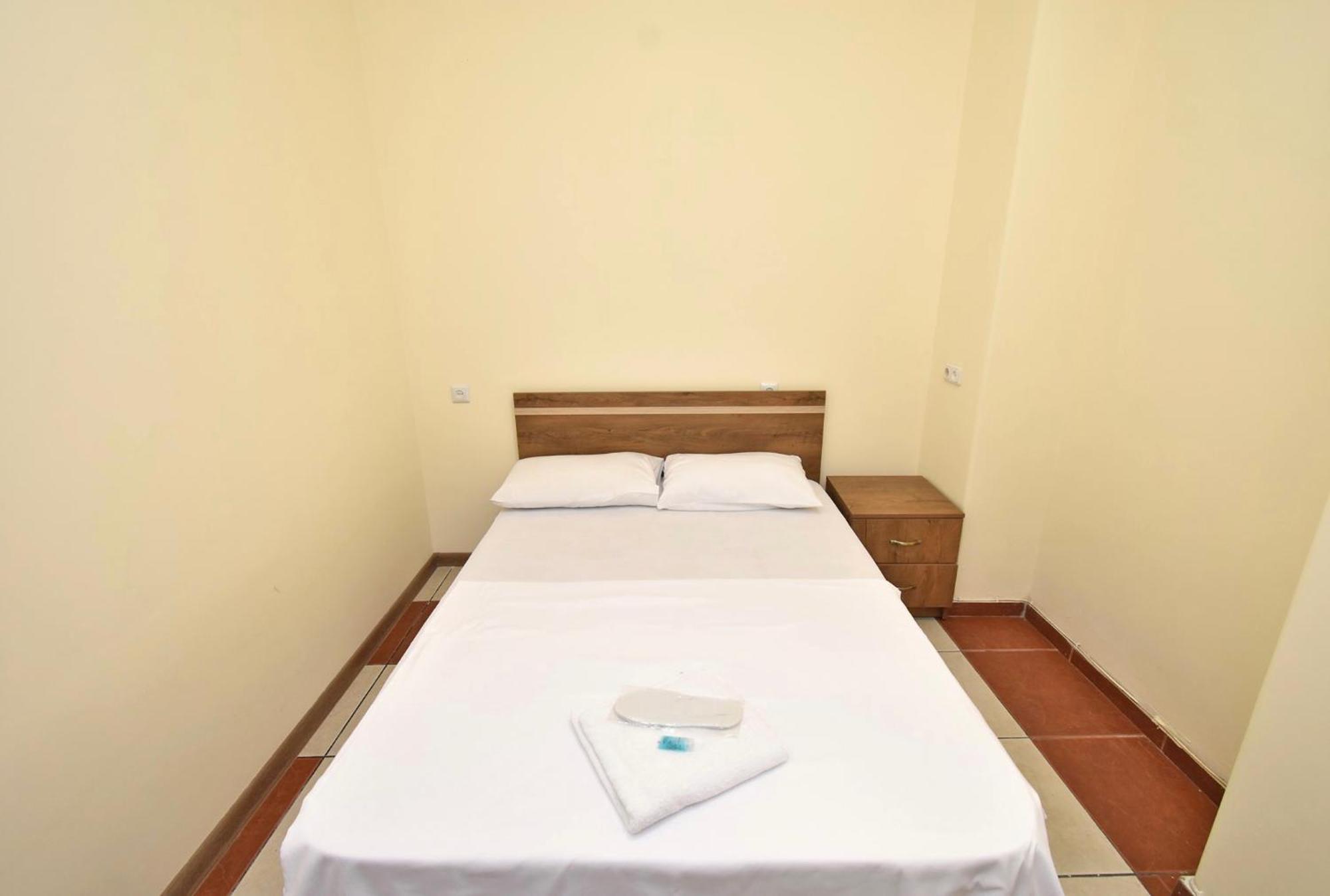Hotel Costa Erevan Esterno foto