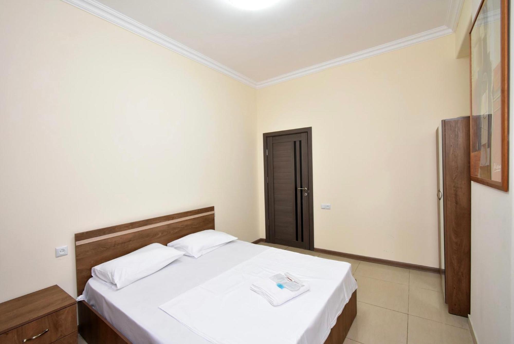Hotel Costa Erevan Esterno foto